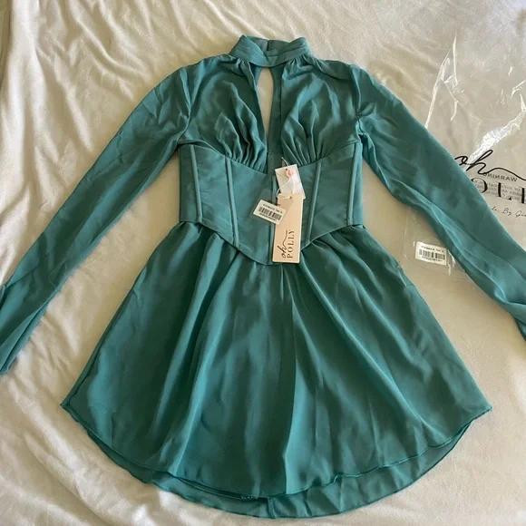 Oh Polly Long Sleeve Plunge Dress - Picture 6 of 6